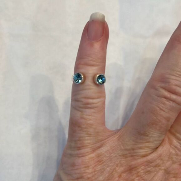 Aquamarine-colored Crystals (March Birthstone) Adjustable Toe Ring / Kid's Ring - Picture 2 of 6